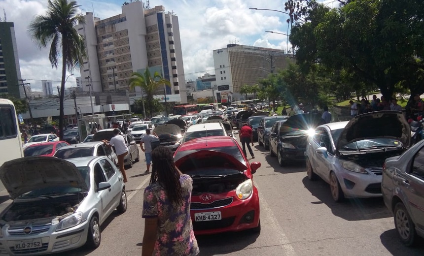 Falta de combustível começa a assolar Salvador; motoristas protestam