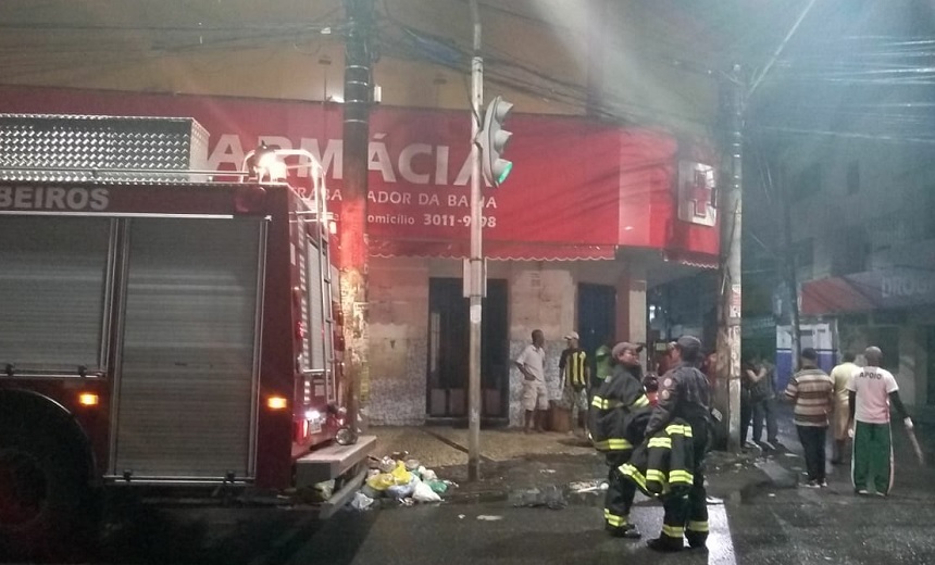 Princípio de incêndio atinge depósito de farmácia no bairro da Liberdade