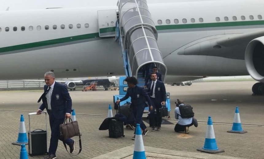 Seleção brasileira desembarca em Londres e já está no CT do Tottenham