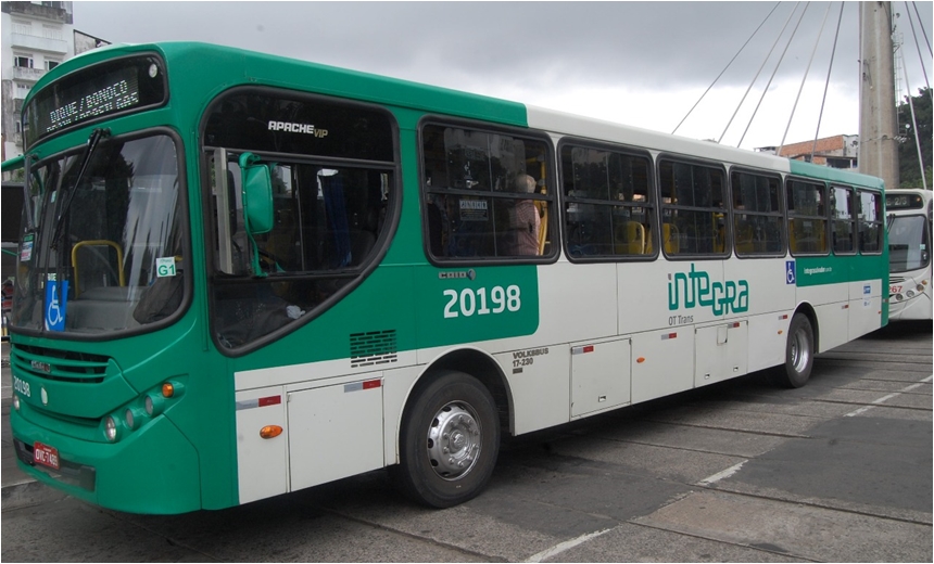 Frota de ônibus de Salvador começa a circular em 100% nesta terça, garante Neto