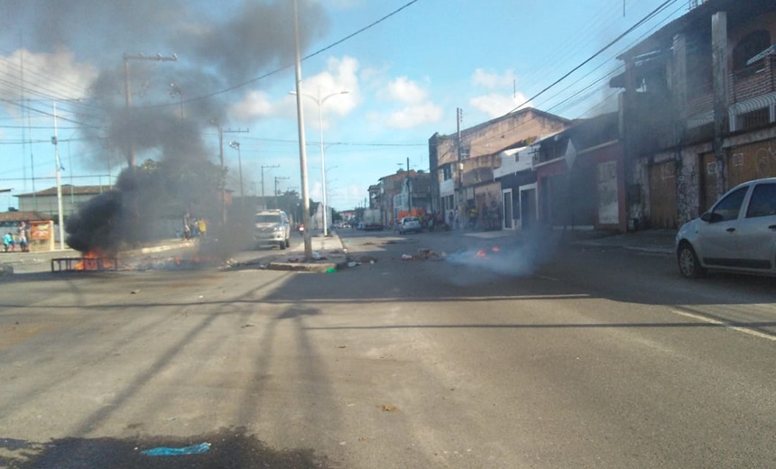 Suspeito de tráfico morre em confronto com a Rondesp na Ribeira; grupo protesta