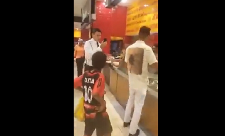 Em Salvador, seguranças de shopping tentam impedir cliente de dar almoço a menor; assista!