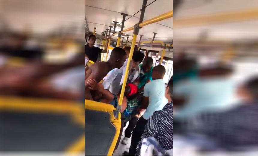 Mulher dá à luz dentro de ônibus em avenida de Salvador; veja vídeo