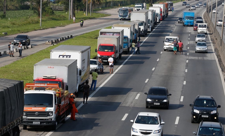 Greve dos caminhoneiros custará R$ 15 bilhões para a economia