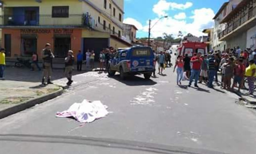 Tiroteio na porta de escola deixa mortos e feridos em Vitória da Conquista