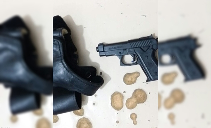 Polícia intercepta dupla com pistola em frente ao Elevador Lacerda