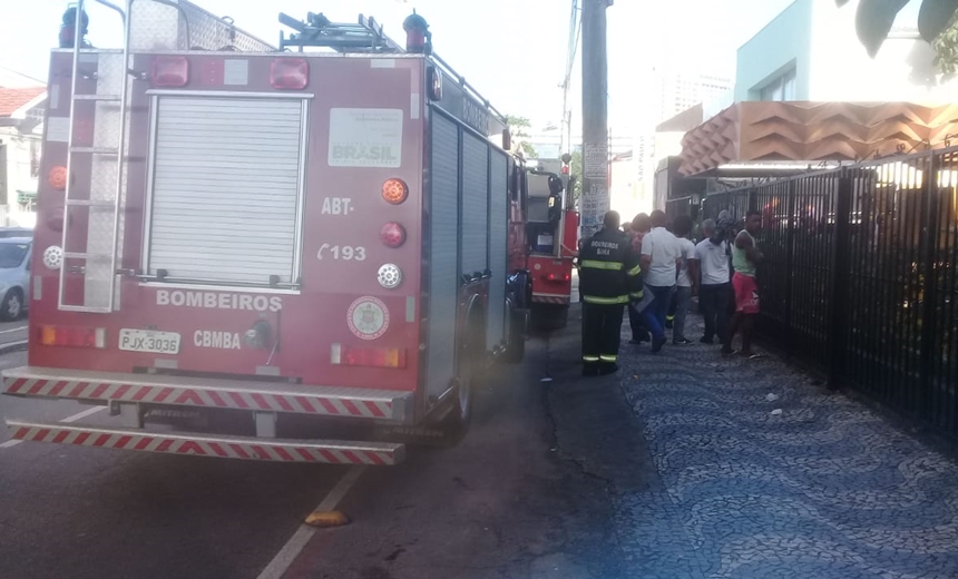 Imóvel é atingido por incêndio no Rio Vermelho e bombeiros são acionados