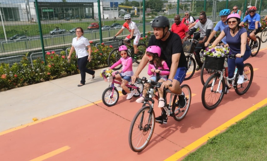 Com 12 km de extensão, ciclovia na Paralela é inaugurada neste domingo