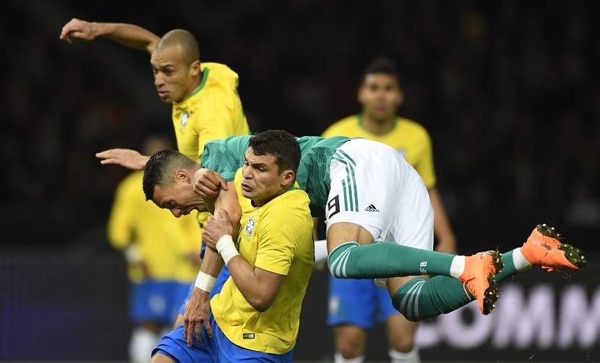 Solidez de Miranda e Thiago Silva dá segurança à defesa da seleção brasileira na Copa