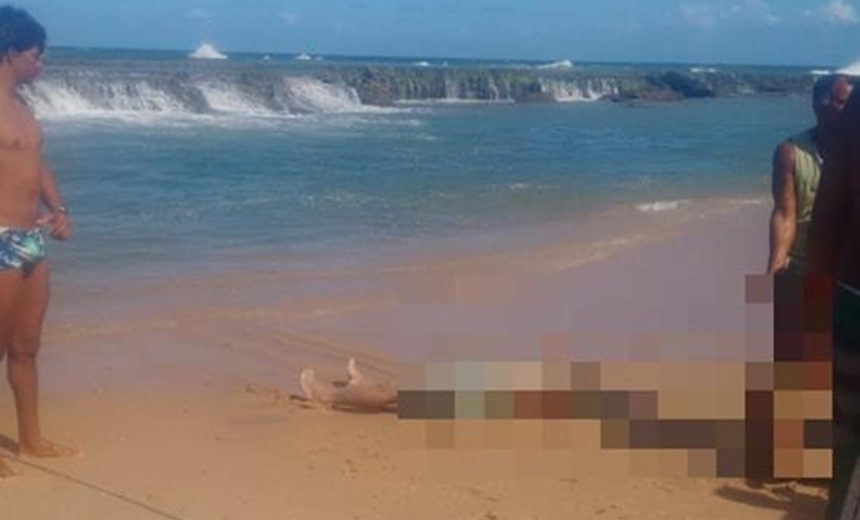 Corpo é encontrado na praia de Arembepe; suspeita é de afogamento