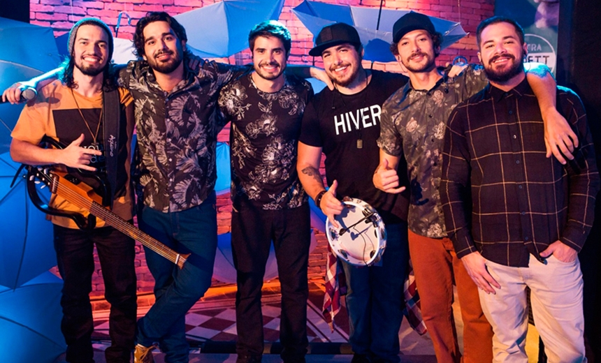 Donos do hit &#8216;Cerveja de Garrafa&#8217; fazem show pela primeira vez em Salvador; confira