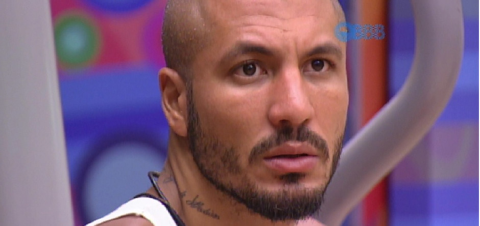 BBB15: Fernando diz que Cézar finge emoção e se transforma quando vê câmera