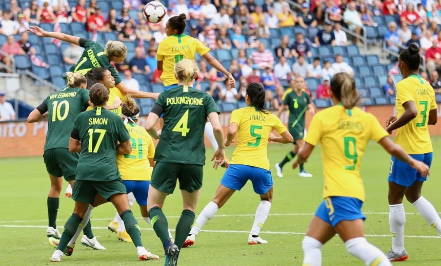 Marta faz boa partida, mas seleção brasileira perde em estreia no Torneio das Nações