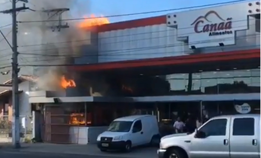 Incêndio atinge panificadora em Feira de Santana; veja vídeo