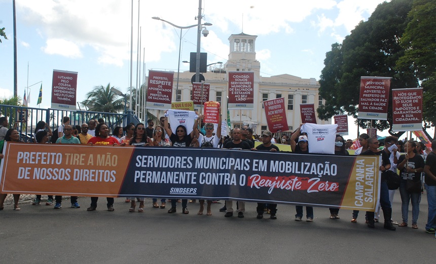 Servidores municipais deflagram greve geral e realizam protesto no Iguatemi nesta quarta