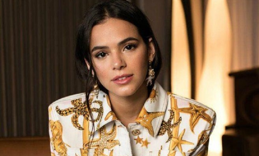 Com um biquíni de R$ 1,7 mil, Bruna Marquezine passeia de barco na Grécia; confira