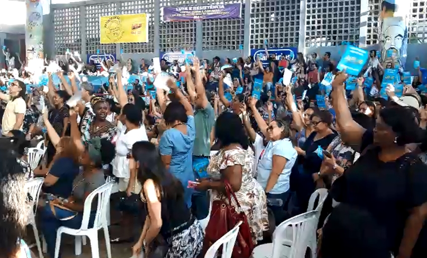 Professores da rede municipal decidem continuar com a greve; assista