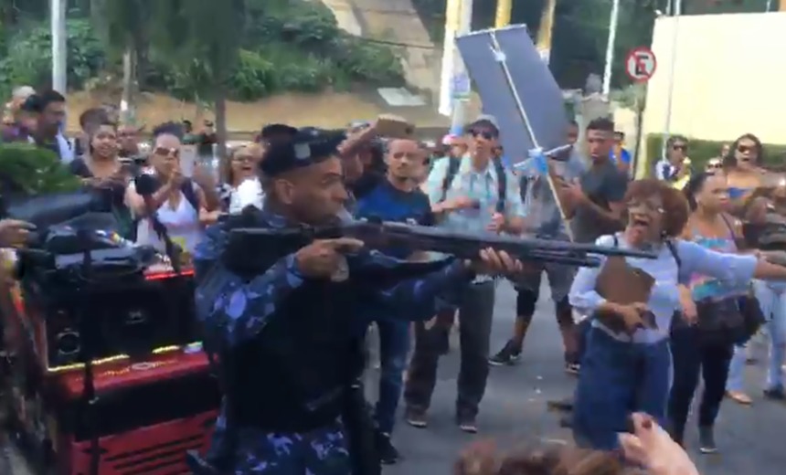 Vídeo: professores em greve acusam guardas municipais de agressão; &#8220;campo de guerra&#8221;