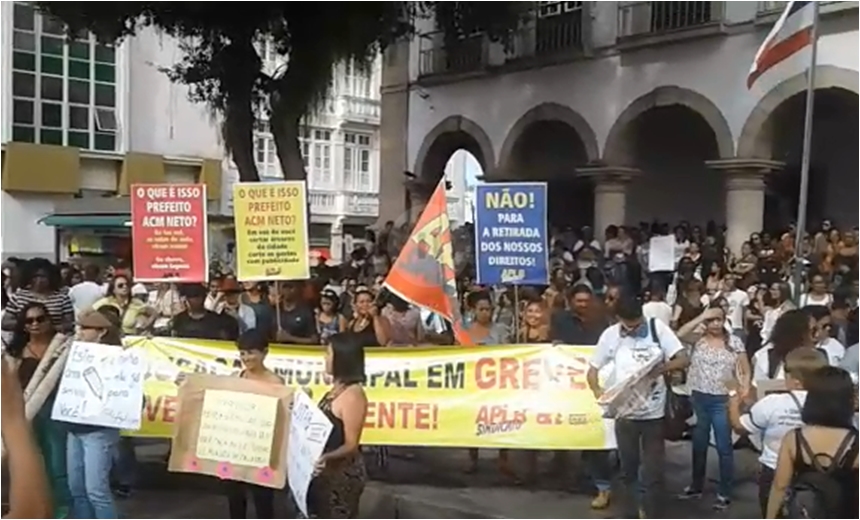 Servidores municipais de Salvador fazem manifestação após dar continuidade de greve