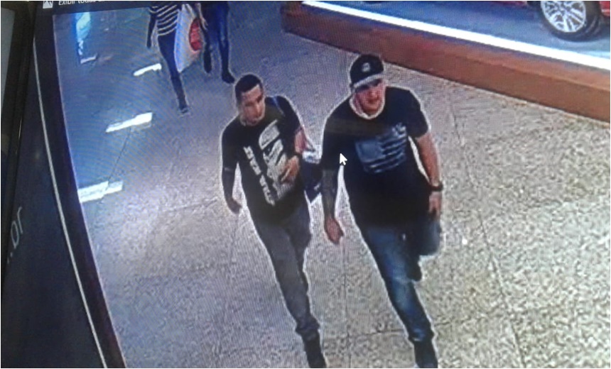 Câmera de segurança flagra homens que roubaram joalheria em shopping de Salvador