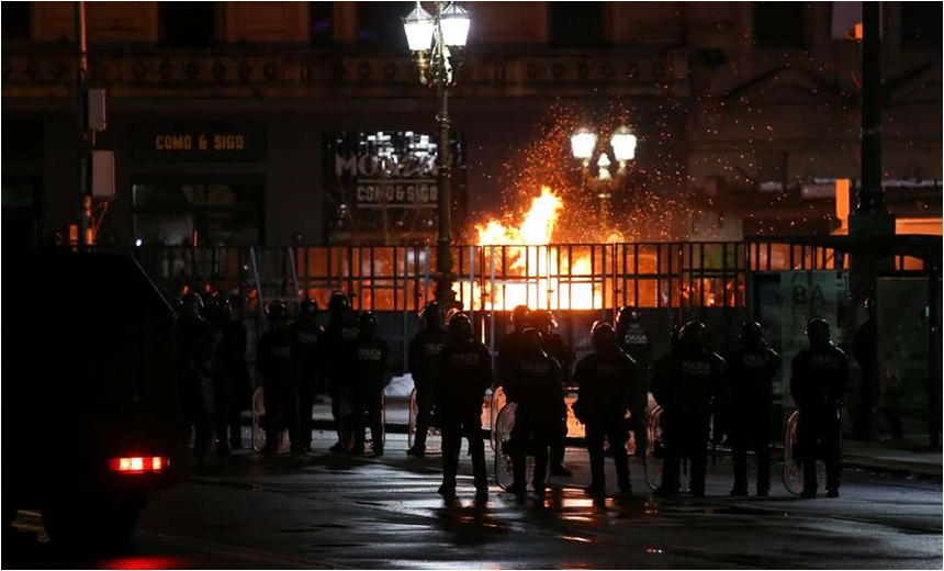 Veto ao aborto provoca protestos e celebrações na Argentina