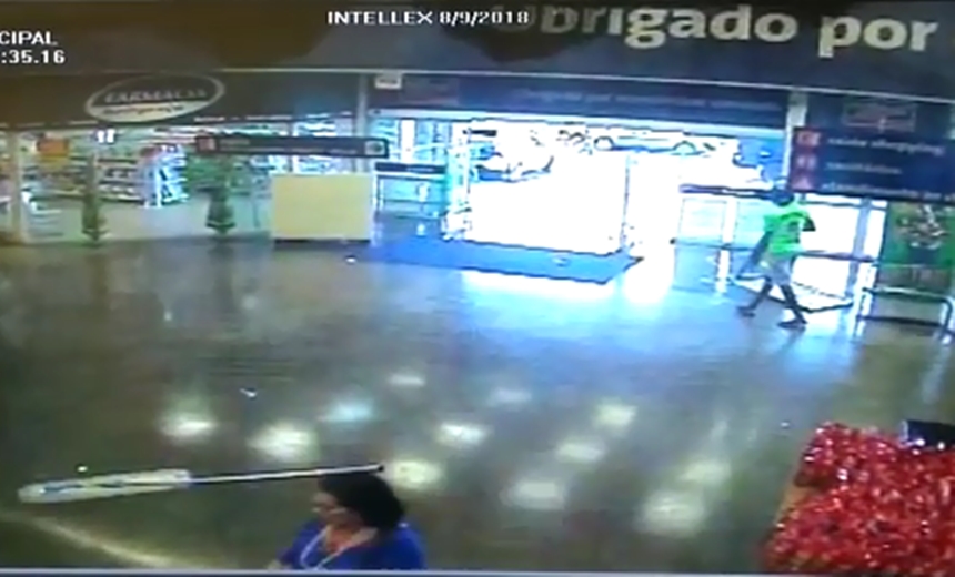 Imagens de câmera de segurança mostram ação de criminosos em shopping de Salvador