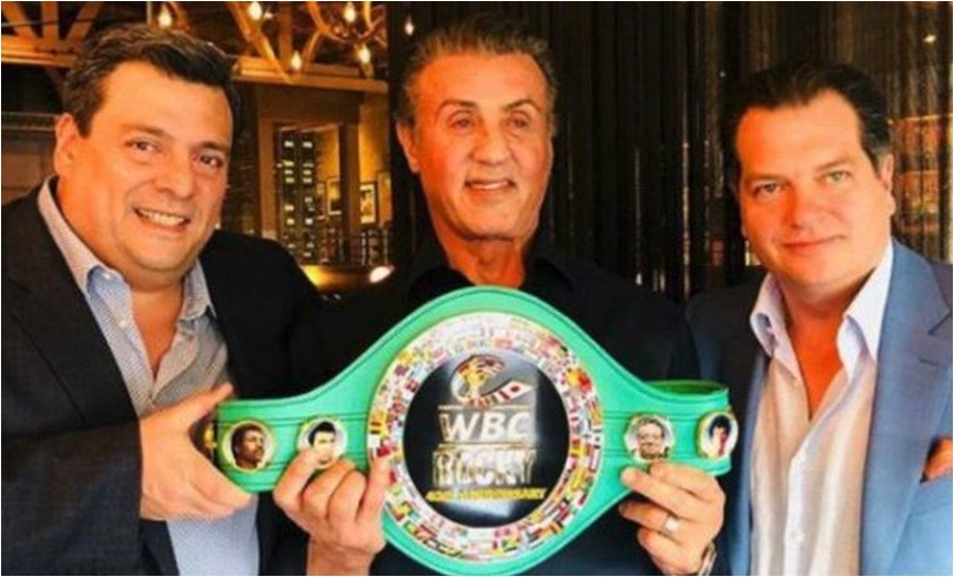 Sylvester Stalone ganha cinturão honorário do Conselho Mundial de Boxe (WBC)