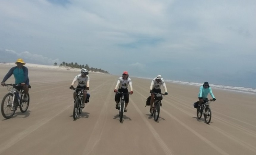 Evento para ciclistas comemora Dia dos Pais na Praia do Forte