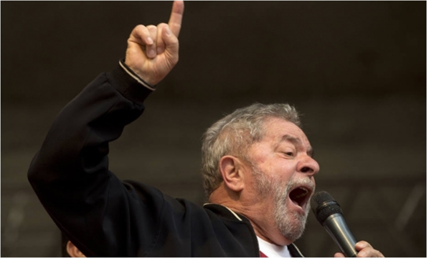 Mesmo preso, Lula reafirma candidatura em carta divulgada em seu site