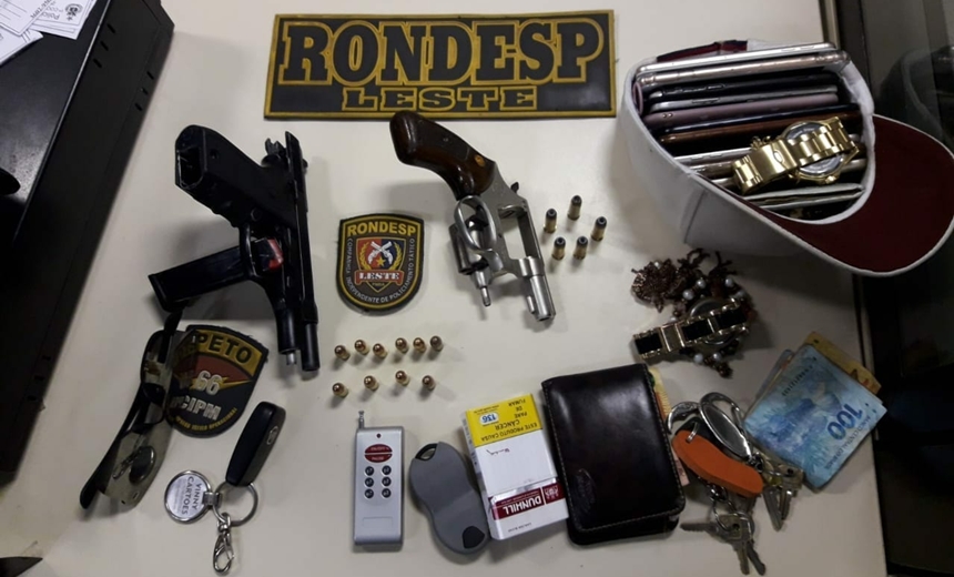 Rondesp prende nove dentro de motel com armas e drogas em Feira de Santana