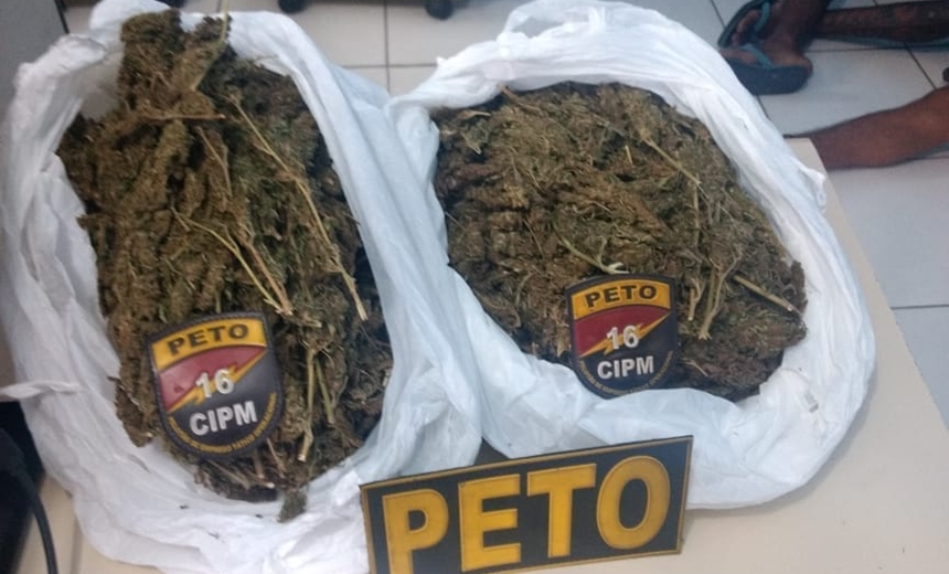 Dupla é flagrada com sacos de maconha próximo da Feira de São Joaquim