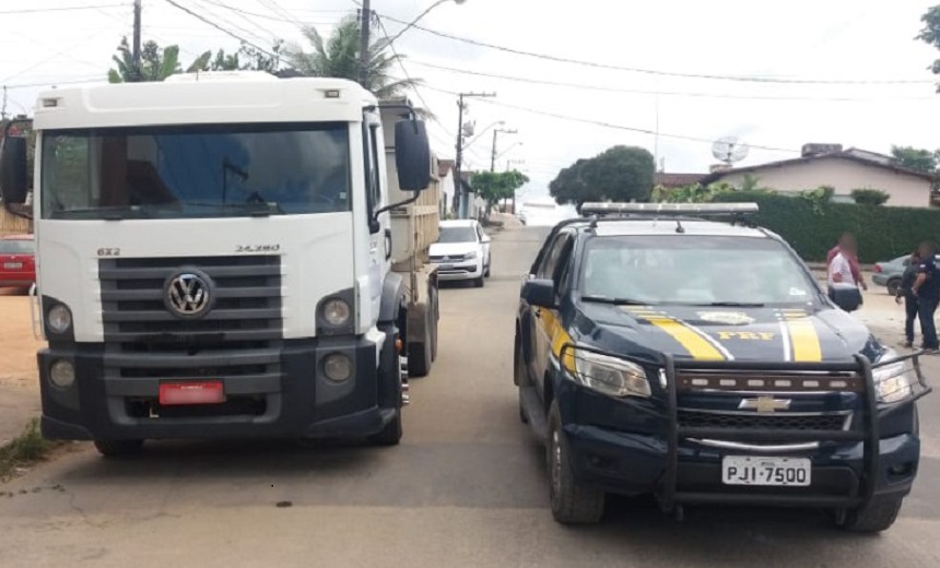 Caminhão roubado em São Paulo é recuperado pela PRF em Eunápolis