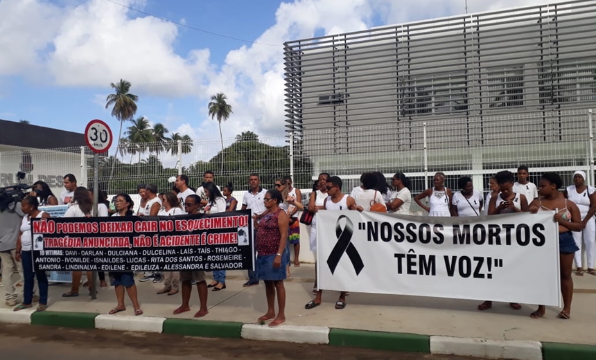 Moradores de Vera Cruz realizam protesto após um ano de tragédia