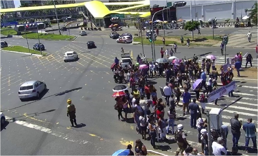 Manifestação deixa trânsito complicado na região do Caminho das Árvores