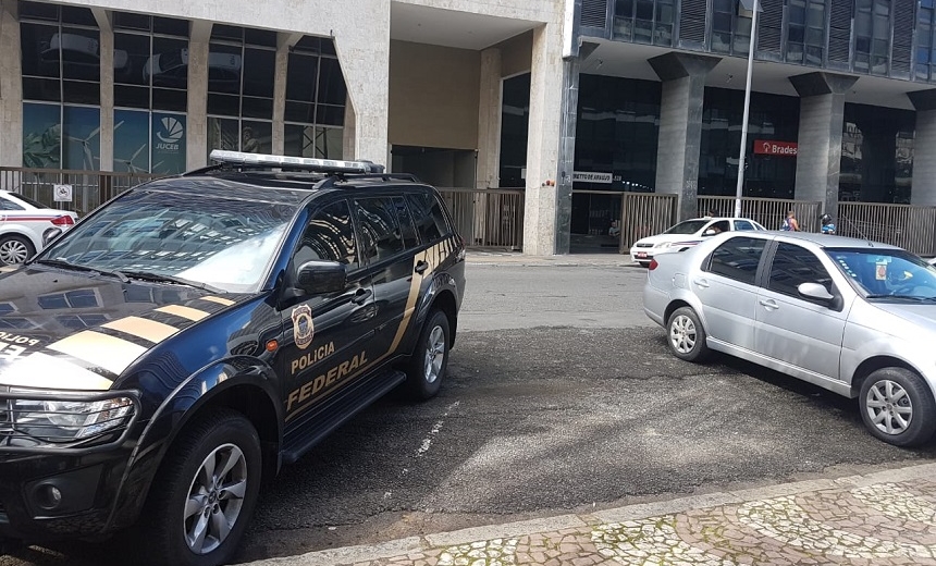 Operação da PF cumpre mandado em prédio do bairro do Comércio, em Salvador