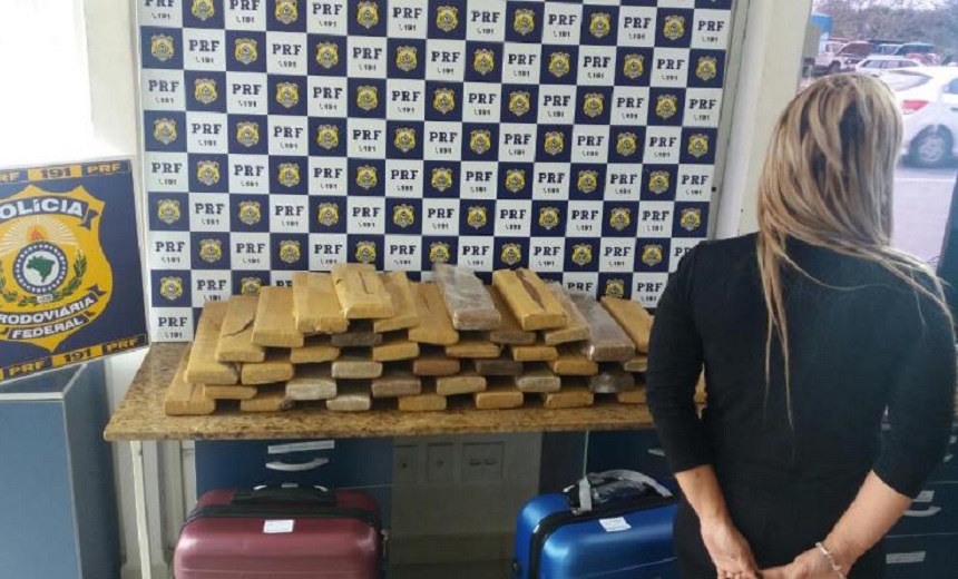 Mulher é presa em Vitória da Conquista transportando 48 kg de maconha