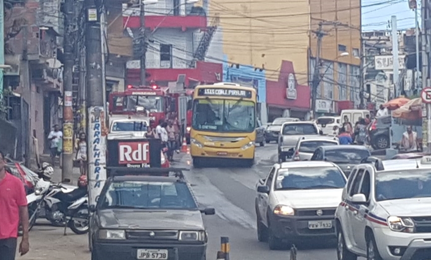 Loja de colchões em São Caetano é atingida por incêndio de grandes proporções