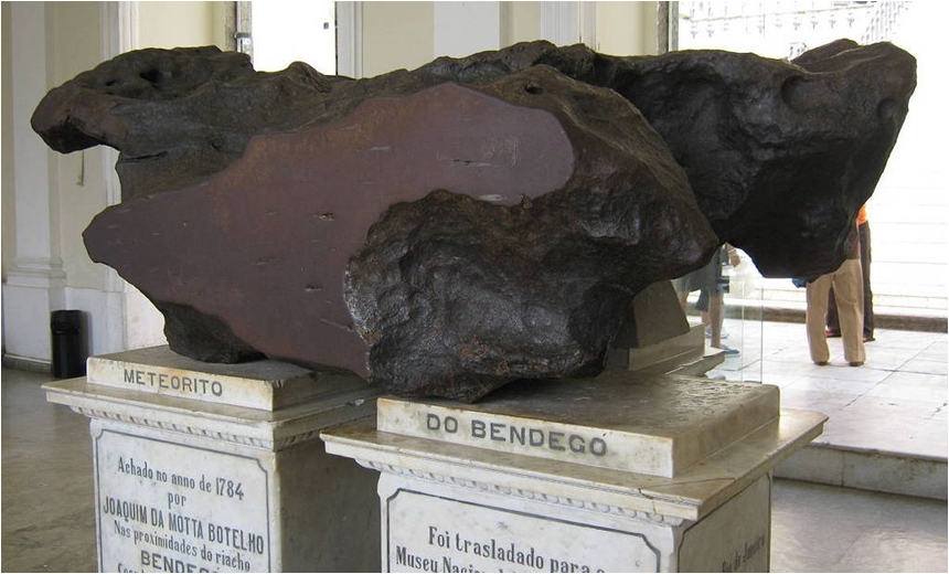 Meteorito achado na Bahia é uma das peças intactas após incêndio no Museu Nacional