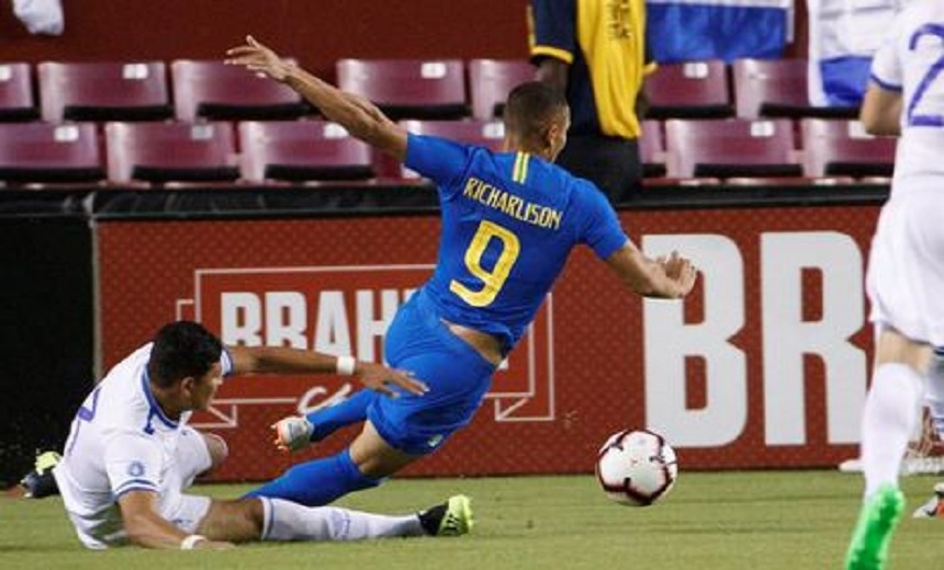 Brasil vence El Salvador por 5 a 0 em jogo inspirado do atacante Richarlison