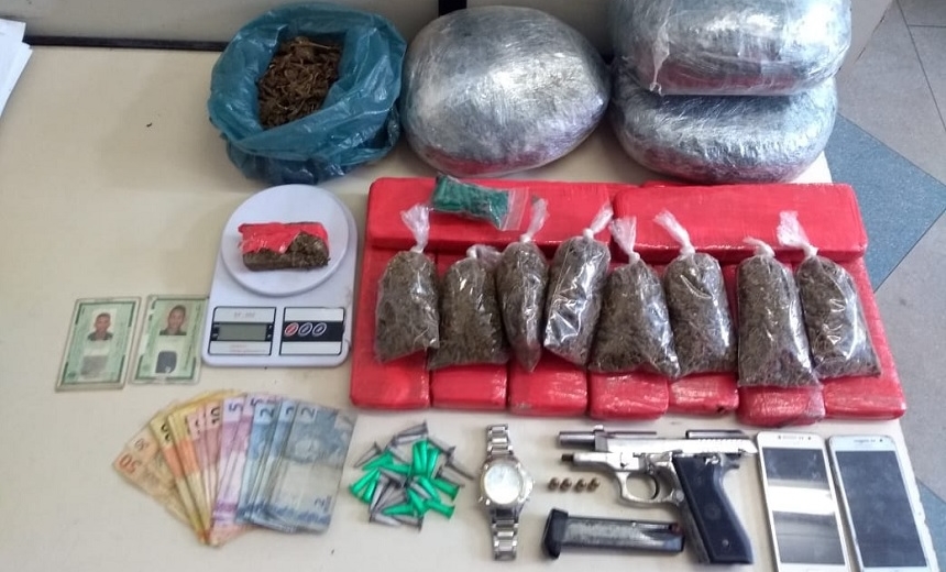 Polícia apreende cerca de 20 kg de maconha e pistola no município de Camaçari