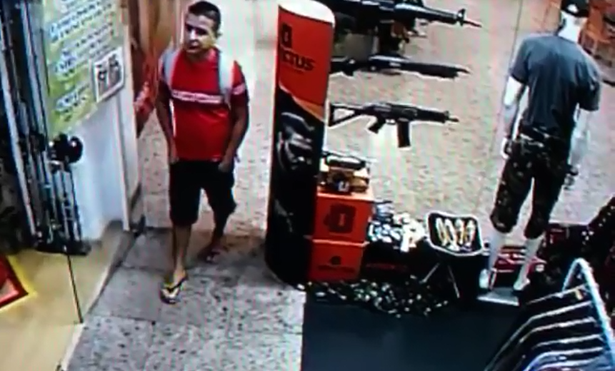 Homem furta arma de brinquedo dentro de shopping em Salvador; veja vídeo