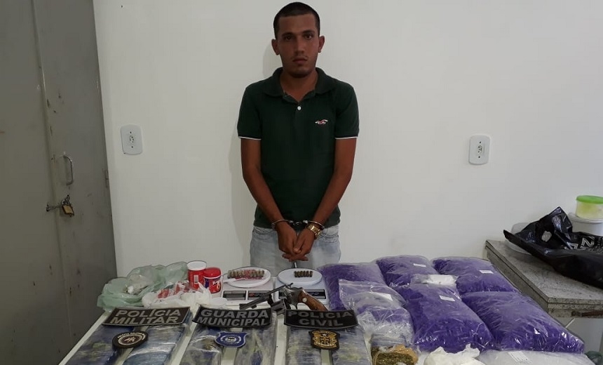 Polícia apreende mais de dez quilos de drogas com traficante no interior da Bahia