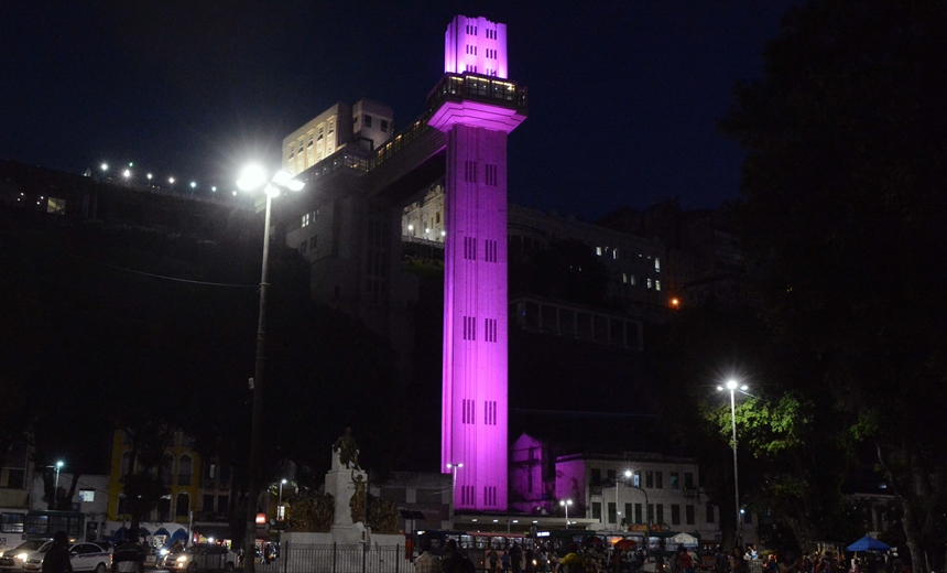 Outubro Rosa: pontos de Salvador ficam iluminados em apoio à campanha