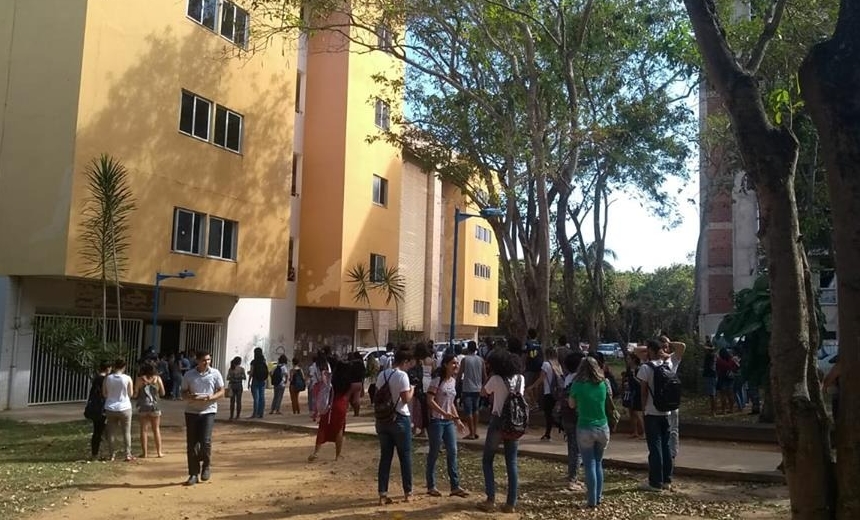 Urgente! Homem surta dentro da UFBA e prédio acaba evacuado, dizem alunos