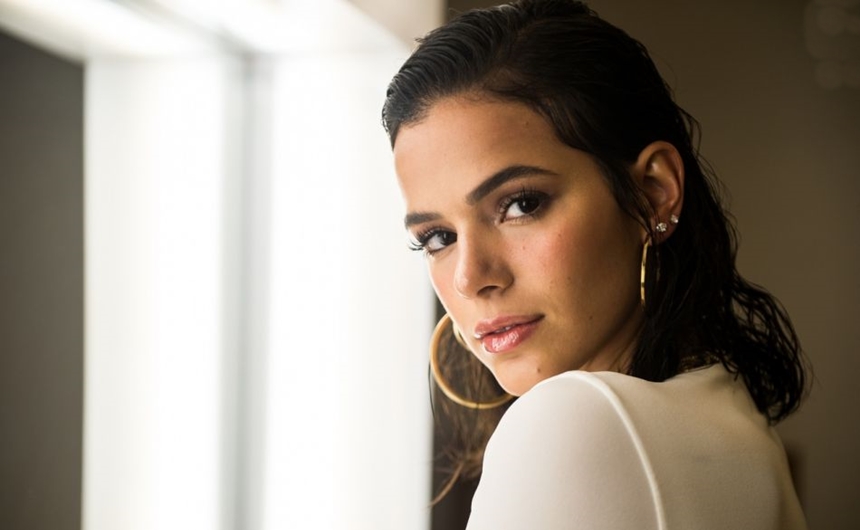 Bruna Marquezine aproveita as férias e faz tatuagem em parte íntima; veja foto