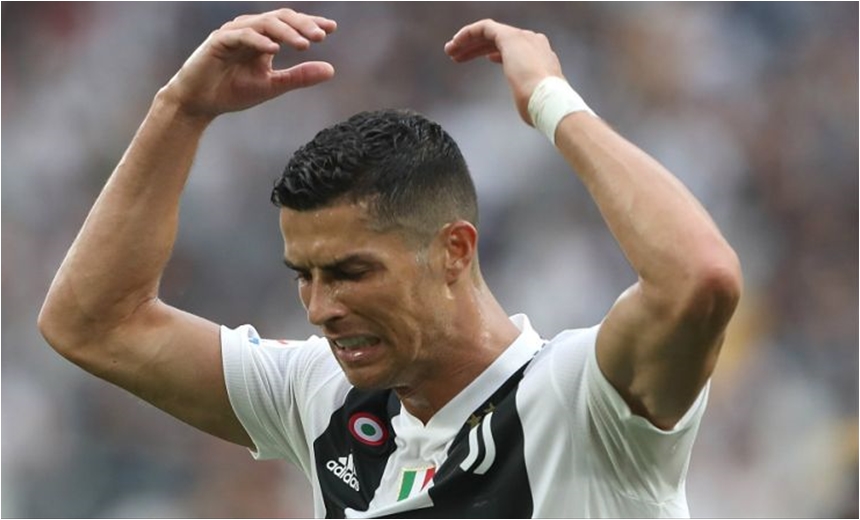 Revista publica fotos de suposto acordo de Cristiano Ronaldo com americana; confira