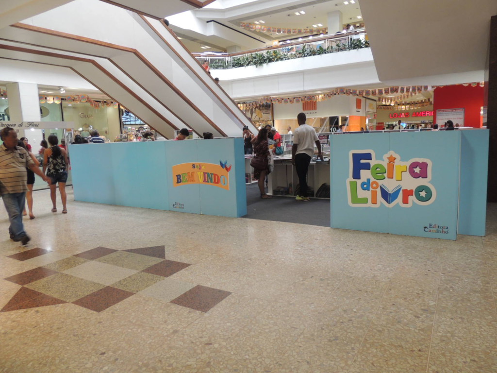 Feira de Livro tem títulos a partir de R$ 3 em shopping de Salvador