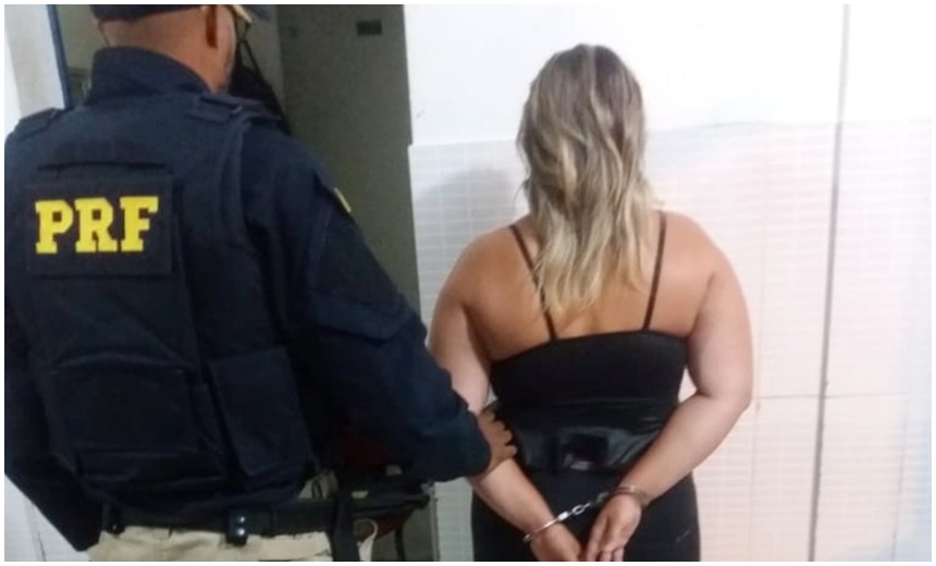 Mulher é presa pela PRF portando quase 25 quilos de cocaína em Alagoinhas