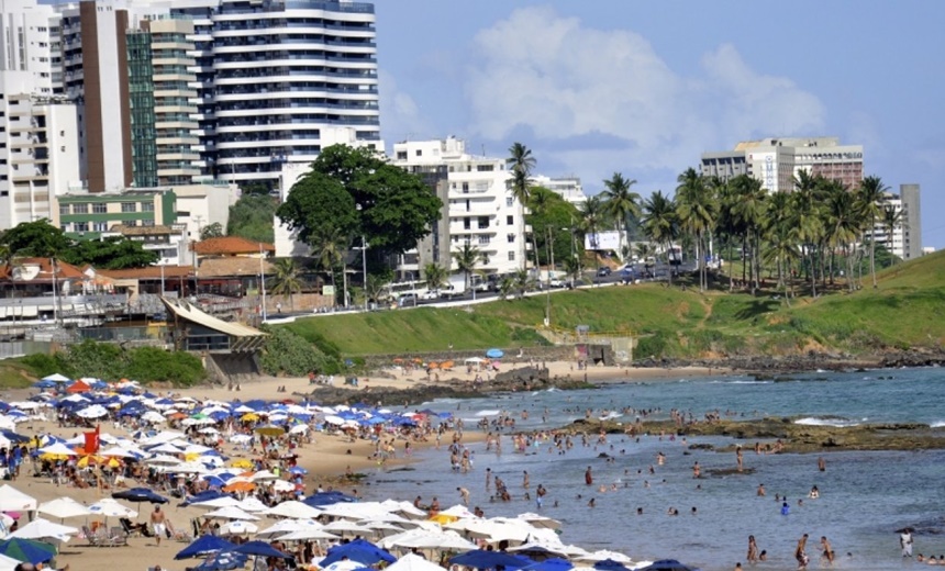 Treze praias são apontadas como impróprias para banho pelo Inema; saiba quais