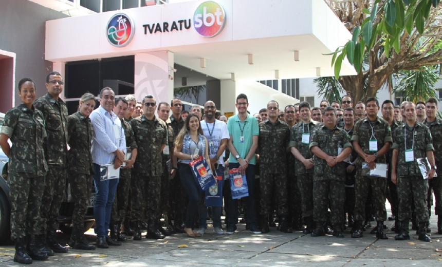 Oficiais do Exército visitam a TV Aratu durante curso de assessoramento